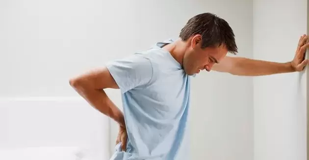 Боль в пояснично-крестцовой области у мужчины – признак хронического простатита